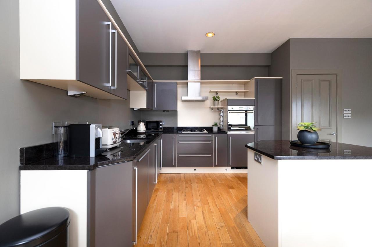 Joivy Luxury 2Br Home On George Street Edinburgh Buitenkant foto