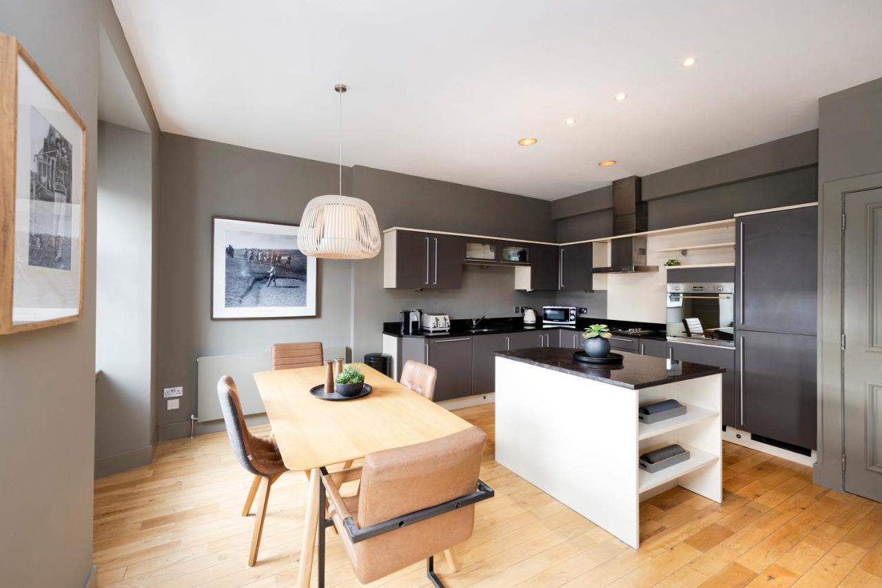 Joivy Luxury 2Br Home On George Street Edinburgh Buitenkant foto